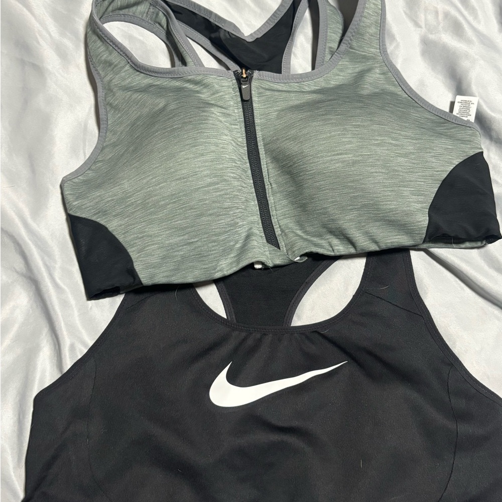 Nike Women's Gray and Black Sports Bra Set